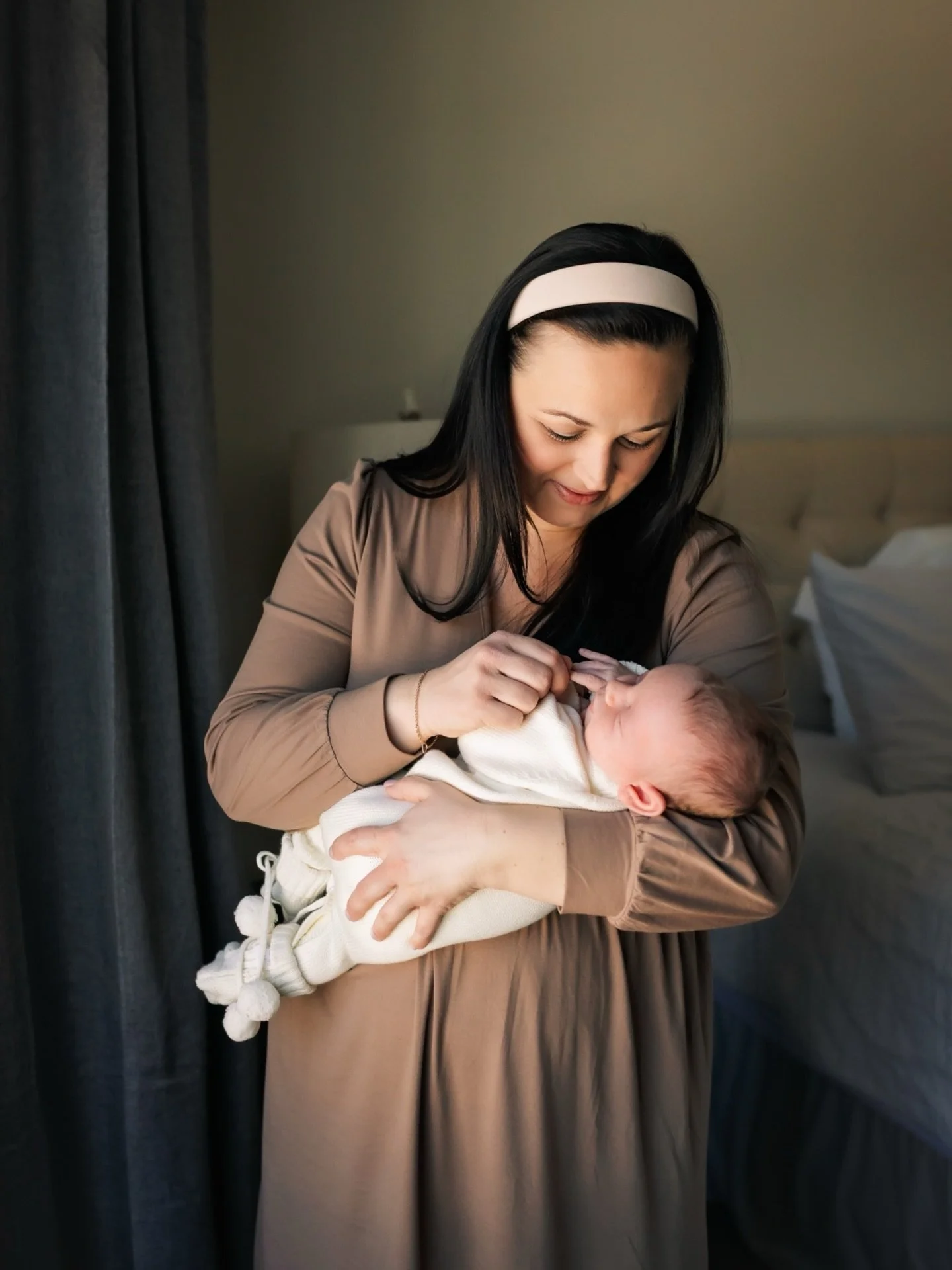 Holding close those sweet early newborn moments. They feel slow, yet fly by in a blink 🤍

#njnewbornphotographer #morristownnjnewbornphotographer #morriscountyphotographer #clickproelite