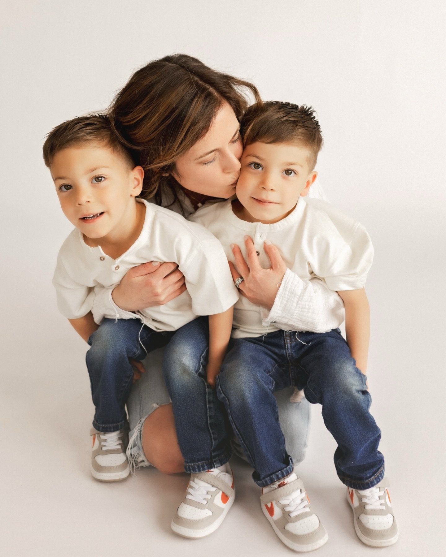 Get in the photo, mama.
This beautiful mama gets it.
Celebrating you this week 🤍

Morristown NJ motherhood photographer