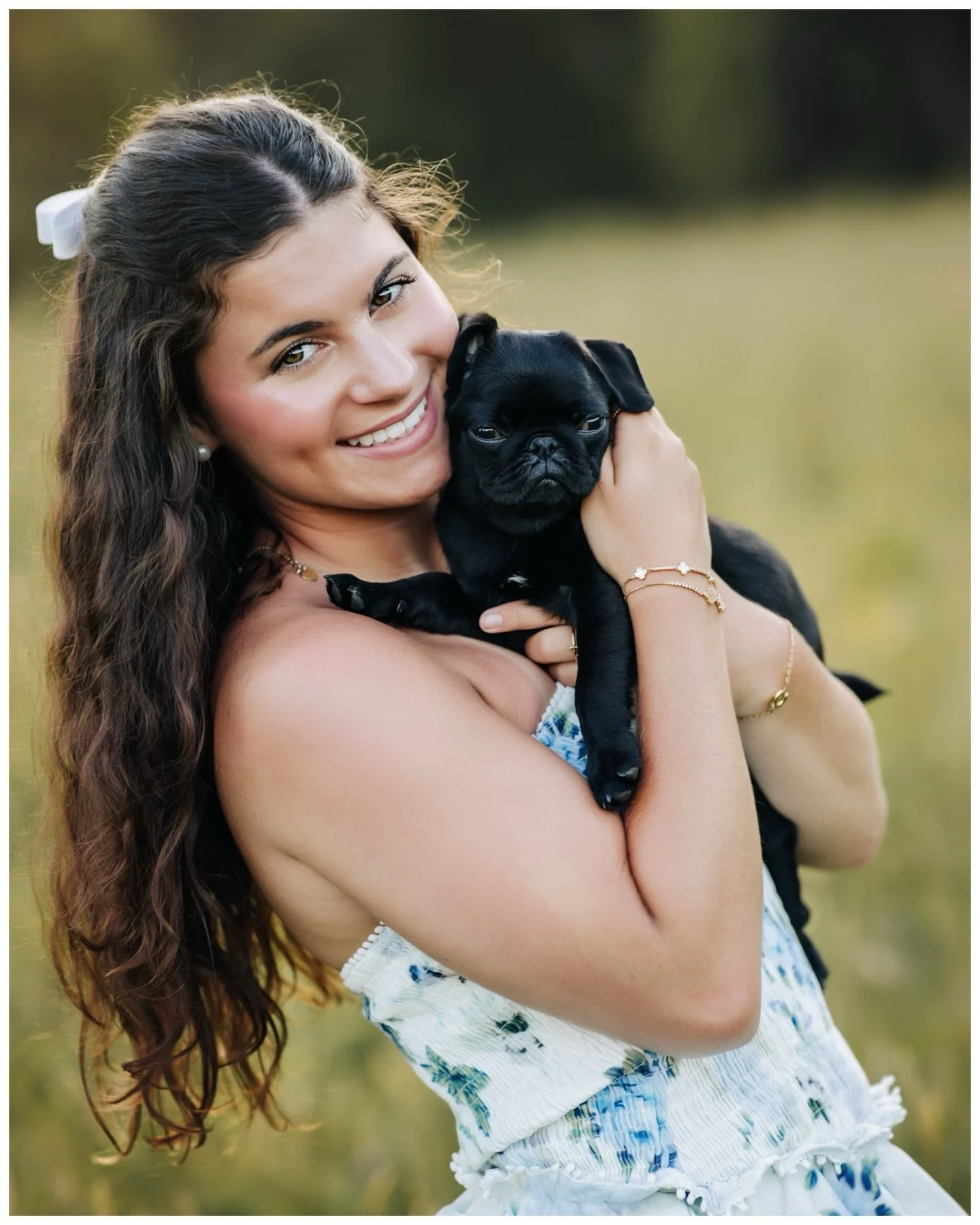Some Seniors show up to their sessions with flowers&hellip; others come with puppies! I&rsquo;m here for the puppies. 🐶🤍

New Jersey Senior Photographer servicing the Morris County areas 
#NewJerseySeniorPhotographer