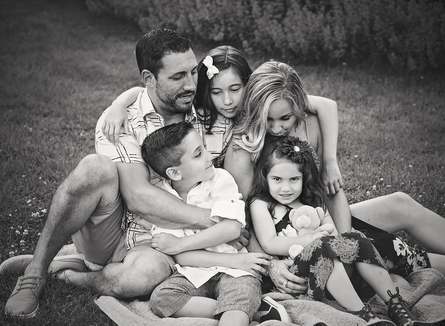Family Snuggled for Photo Session In New Jersey