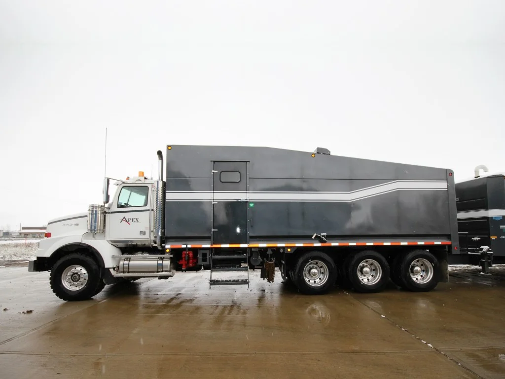 equipment-truck-3.jpg