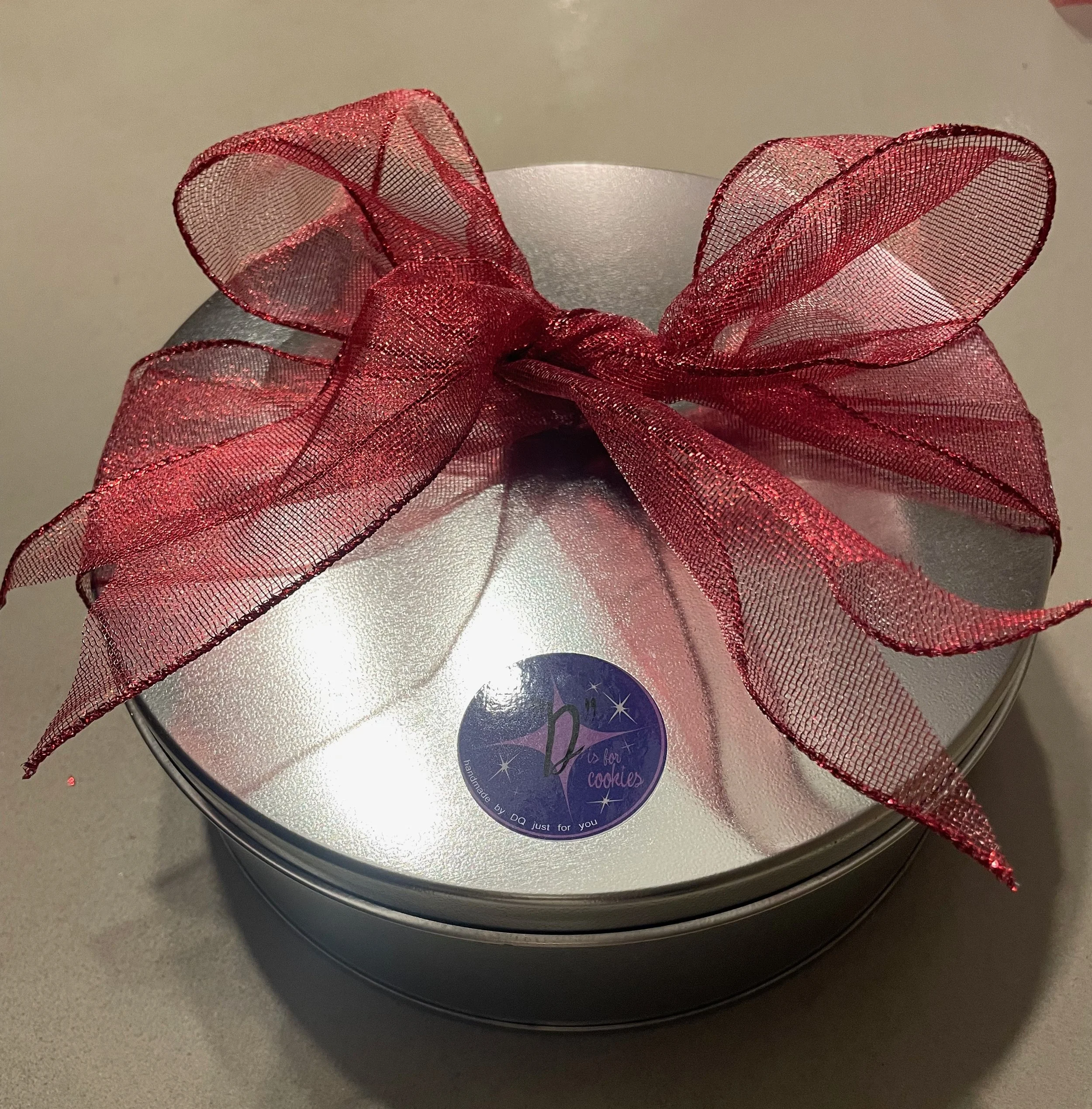 Holiday Cookie Tin -- 2 doz