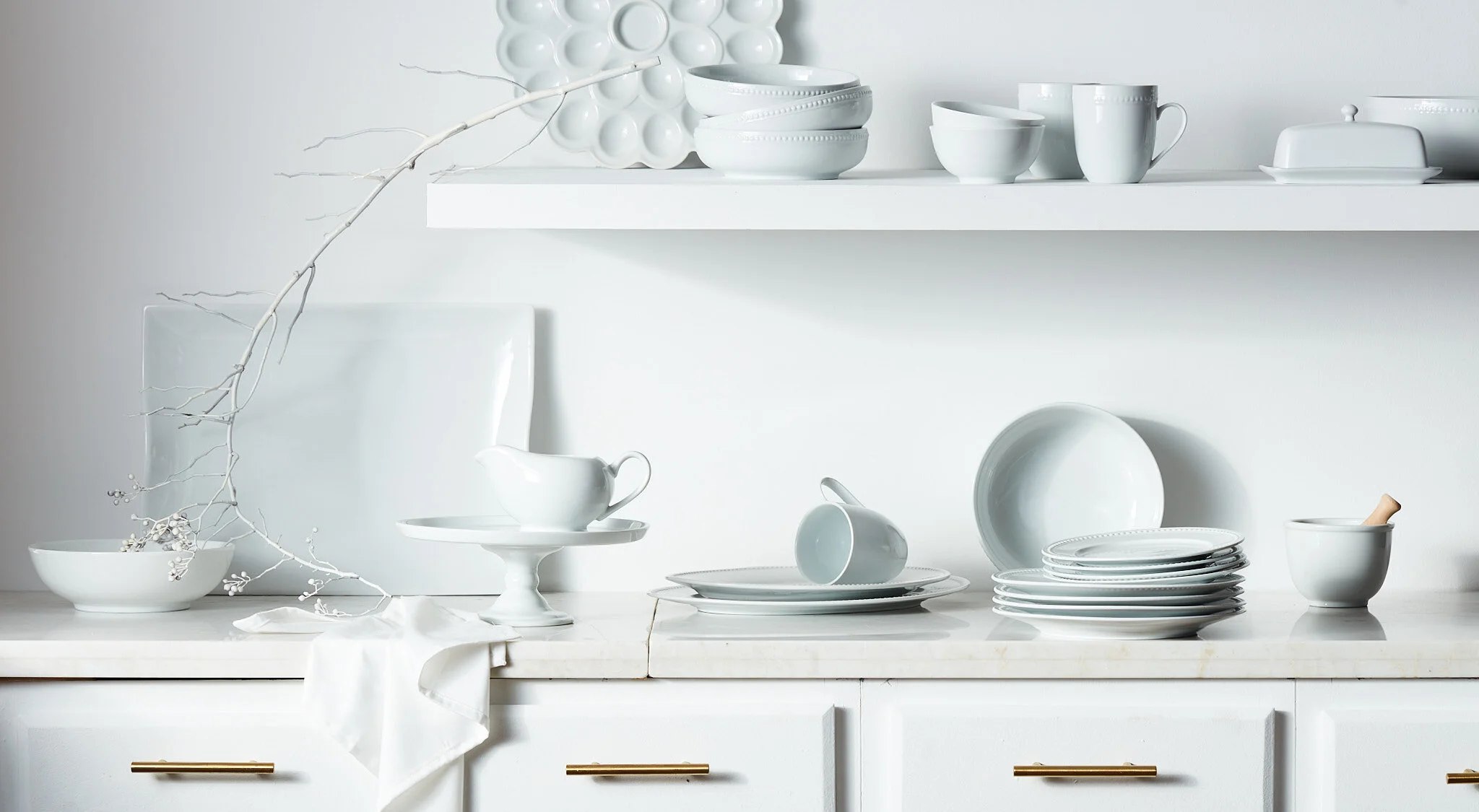 37453_dining_BG_dinnerware 101_hero_FT_ForUs.JPG