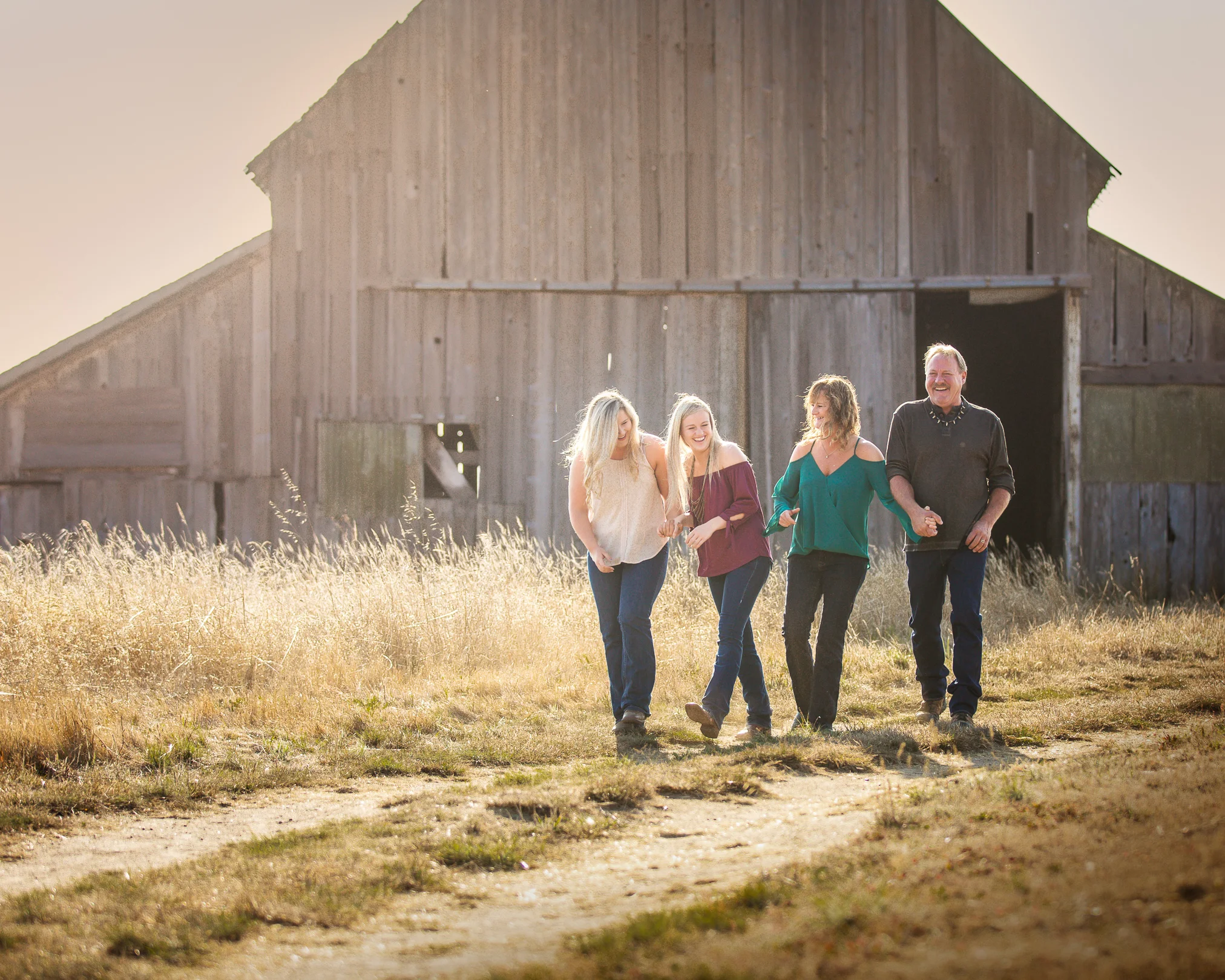 family walking mendocino barn .jpg