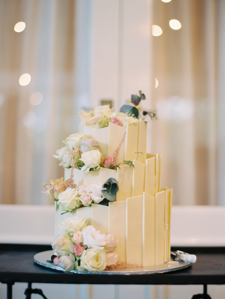 wedding photography adelaide hills-mandalay house and garden-wedding cake