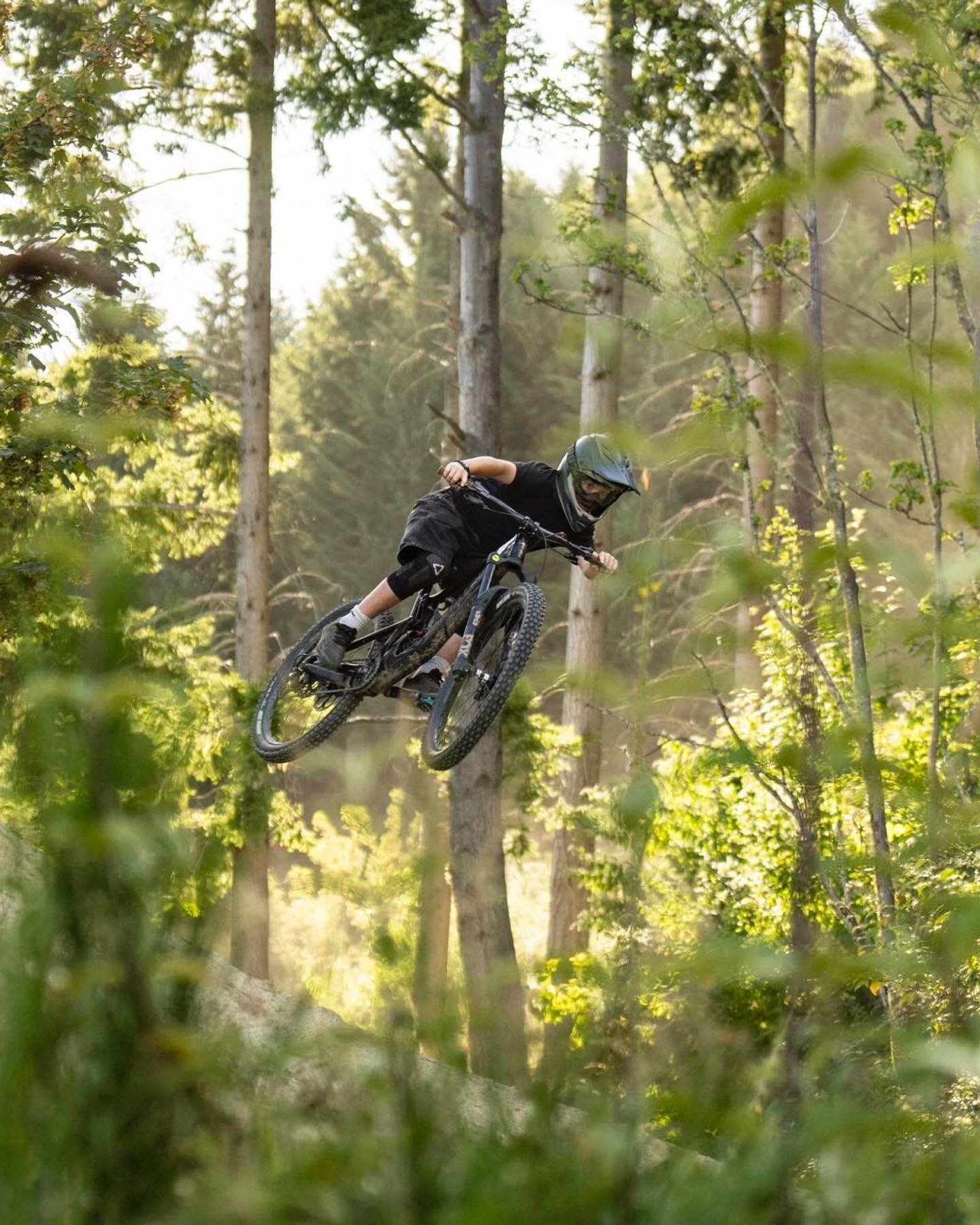 Original Hip Jump @skylinemtb 

Who can name the untagged riders? 
.
.
.
.
.
@sonyalpha.anz @qmtbc #dh #downhill #downhillmtb #downhillmountainbiking #hipjump #whip #mountainbikephotography #sportsphotography #femalesportsphotographer