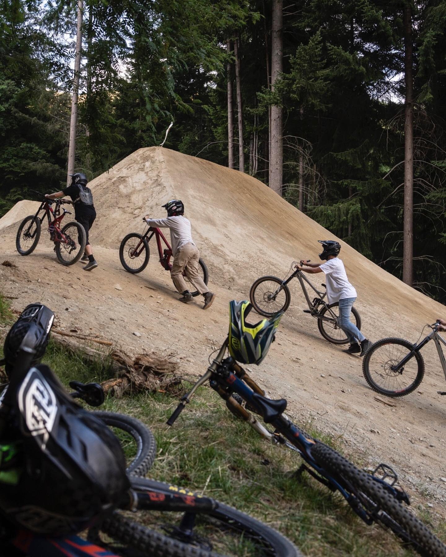 Queenstown bike festival kicks of today, should be an amazing event, gutted I&rsquo;m not there!  I was in QT for the last few weeks tho which was cool. Here&rsquo;s a few pics from Dream and mini Dream most def a jump park not for the faint hearted.