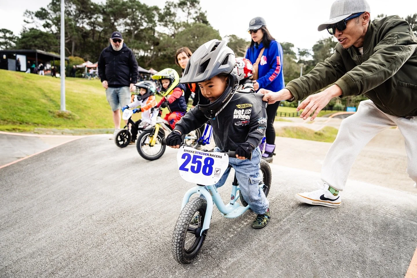 BMX🔥

RD WINTER SERIES @waitakerebmx so much fun.
Sunshine, winter air, and these cute little striders 🫶🏼

Might have to pop along to @eastcitybmx in a couple of weeks in preparation for #pumptracknationals 🎉

@sonyalphanz #bmxphotographer #sport