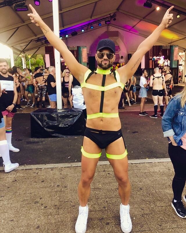 ITS FRIDAY!!! Throwback to last weekend and one of our gorgeous boys tanned and living his best life xx
.
.
#mobilespraytanning #mobilespraytansydney #mobilespraytanningaustralia #celebrityspraytan #mardigras2020