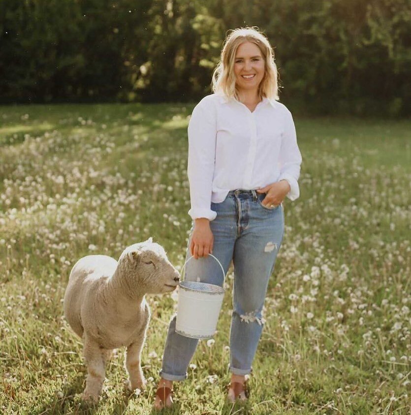 Hi! Welcome to Prairie Pretty.  A space where I share the beauty of the family farm.  Very few have the privilege to grow up on the family farm, to be deeply connected with how our food is grown, to experience the joy of new life every spring, and I 