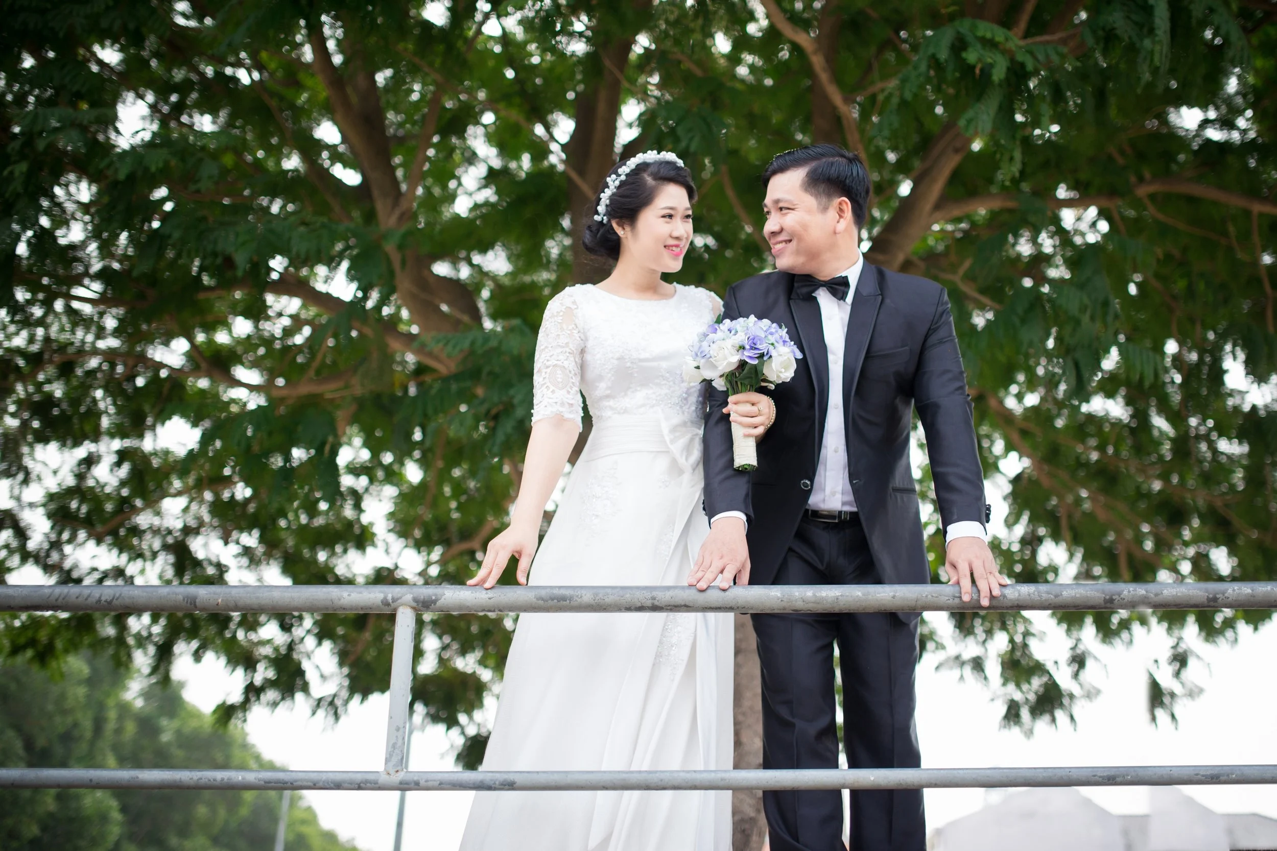 affection-blur-bride-2892187 (1).jpg