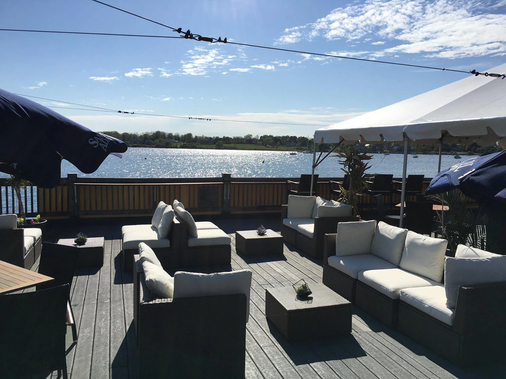 Image via Thames Waterside Bar & Grill.