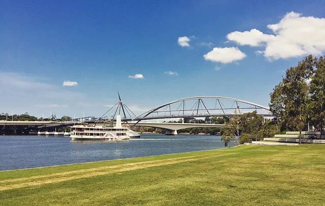 River Quay makes a pretty good spot to have a practice break
#riverquay #southbank #brisbane #practicebreak #taimanaensemble #flute #cello #piano #chambermusic