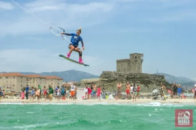 Paula Novotná je mladá česká freestyle kiterka . Patří mezi nejlepší 4 ženy ve světovém žebříčku. V blogu je článek o užší spolupráci.