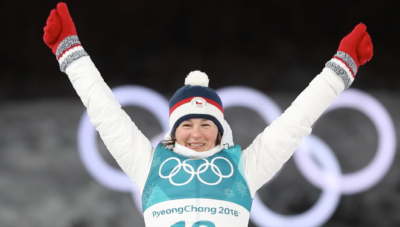 Veronika Vítková se raduje z nejlepšího individuálního umístění své kariéry - 3.místo na olympijských hrách v Pchjongčchangu 2018