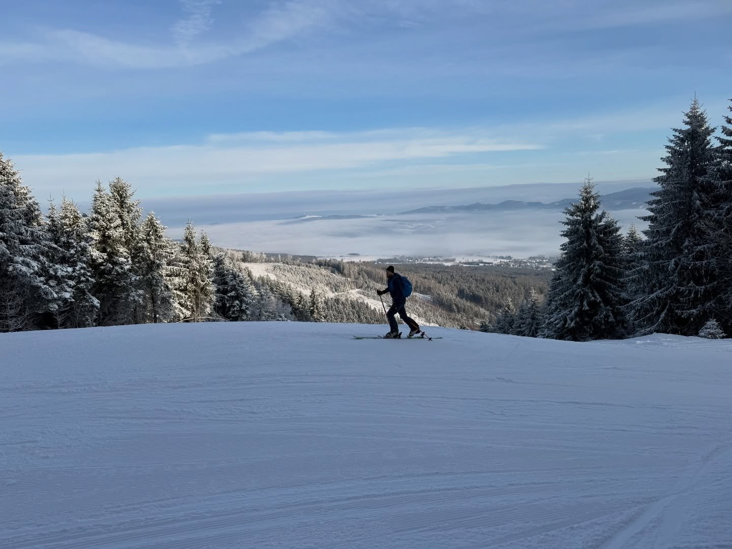 Ticho nen&iacute; pouhou absenc&iacute; zvuku, n&yacute;brž k&yacute;žen&yacute;m stavem, kdy můžeme konečně sly&scaron;et sami sebe. Anotace z knihy: Radost z ticha, Erling Kagge.