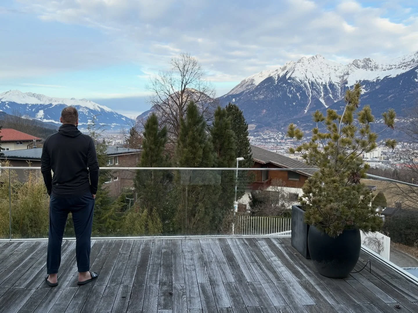 Zač&iacute;naj&iacute; ZOH 2026 Milano Cortina.
M&aacute;m tam svěřence.
Kdysi jim skoro nikdo nevěřil.
Ani netu&scaron;&iacute;te co museli v&scaron;echno překon&aacute;vat. 🎩 Nemysl&iacute;m n&aacute;ročn&eacute; kondičn&iacute; a ment&aacute;ln&i