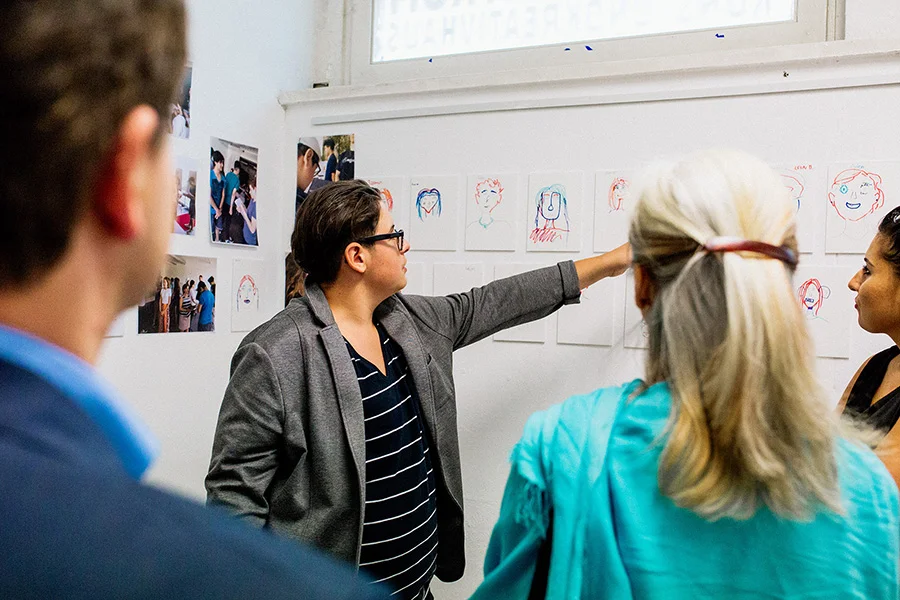 Der Schwerpunkt des Projekts lag auf dem Ausprobieren verschiedener analoger Techniken. Im ständigen Wechsel zwischen Kreation, Analyse und Reaktion.