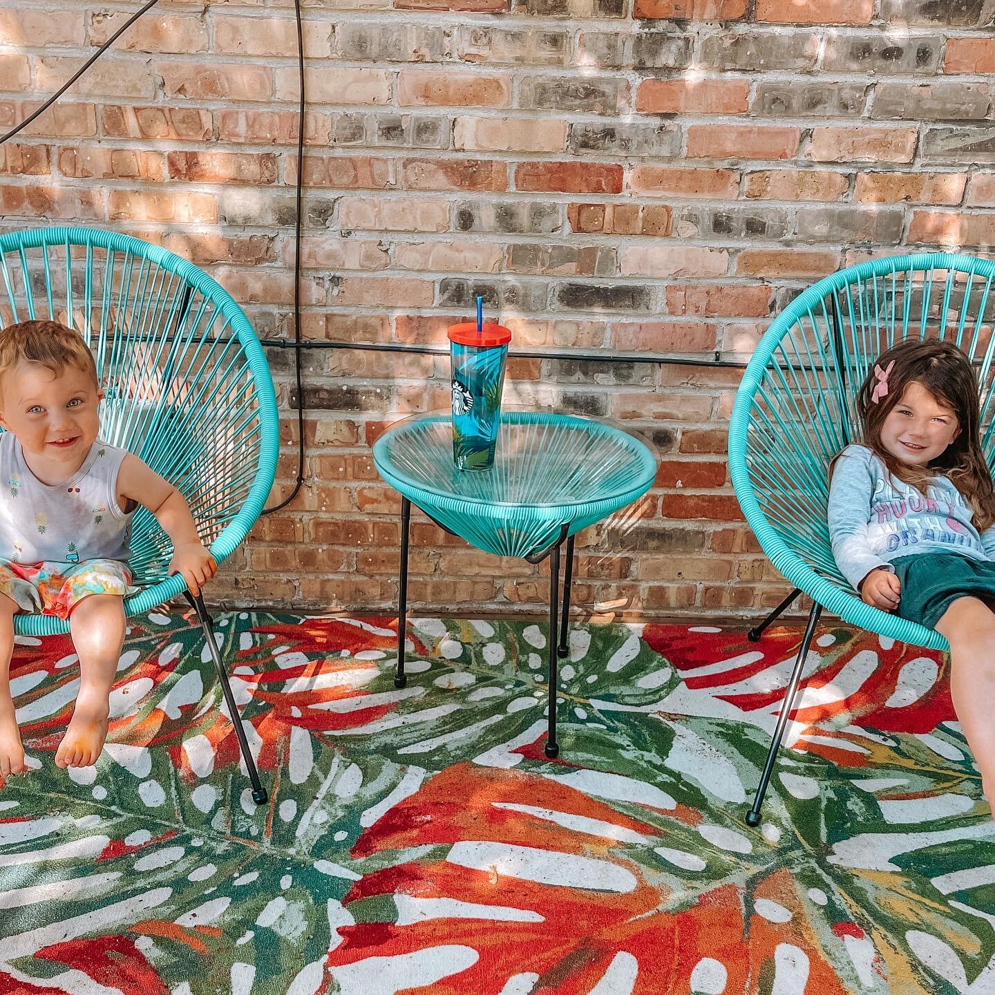 Does anybody think about our colorful furniture when they get home?! 

This family did and added them to their porch 🧡 

#CabuyaForever #CabuyaLodge #makemoments #costarica #vacation #family #instagood