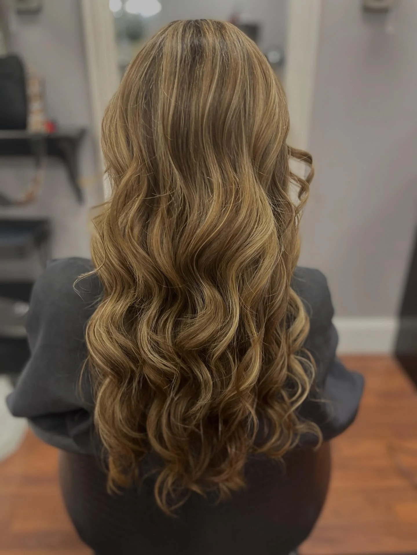 Holidays are quickly approaching!! 🎄 Make sure you are ready for the holidays with a fresh color or a bouncy blowout. 
Call or dm for availability! ✨ Blow out starting at $30 - Single process $55 with our junior stylist 🔥