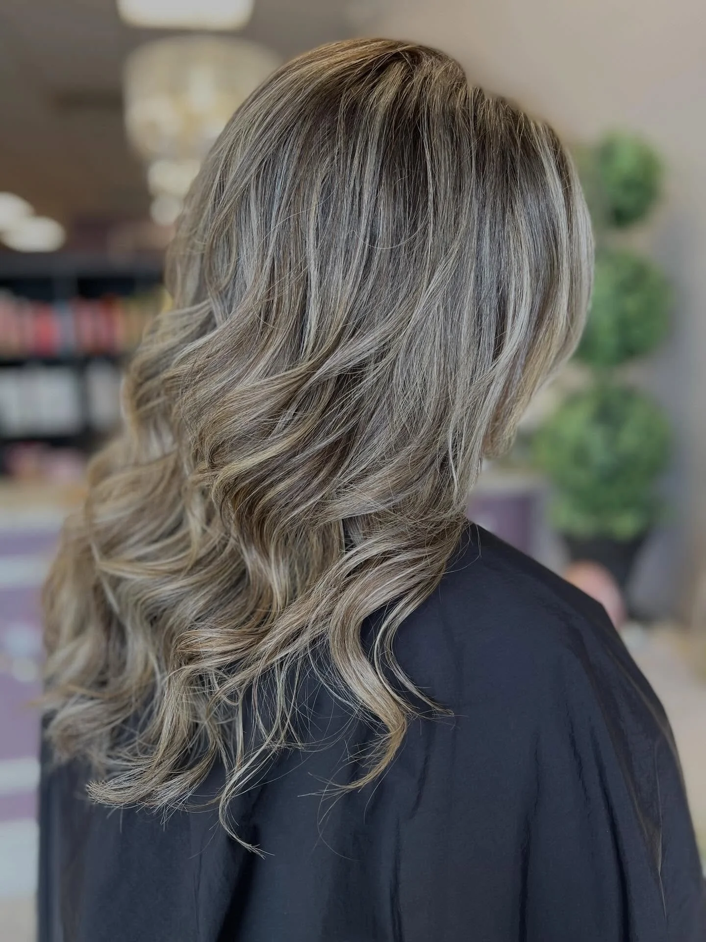 ✨ Dimensional beige blonde perfection ✨ 

Soft, seamless blends with ribbons of brightness for that effortless, lived-in glow 🤍 
The kind of blonde that grows out beautifully and stays low maintenance but high impact 

Hair by Alicia 💫