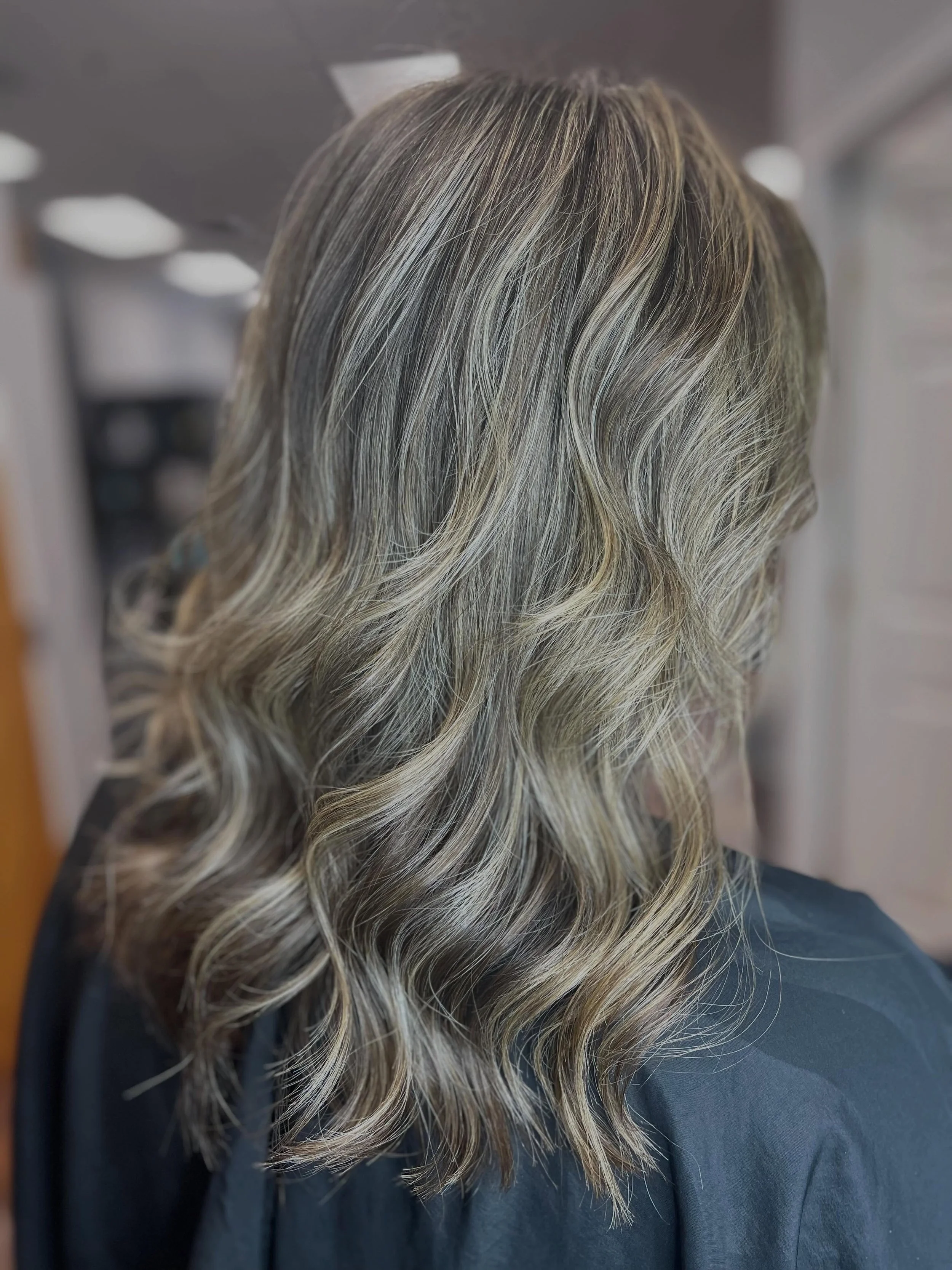 ✨ Blonde, but make it seamless ✨

This beautiful blended full foil was customized to create soft dimension, brightness, and a flawless grow-out.

Have a hair inspiration photo saved on your phone? Bring us your ideas, your goals, or even your wildest