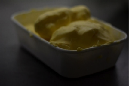 5. Butter is separated from the buttermilk, seasoned and kneaded.