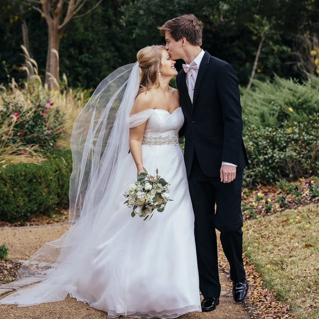 MRS. TAYLOR TRUSSELL STOVER Photographer | Nikki Mckenzie Photography Dress | Heidi Elnora