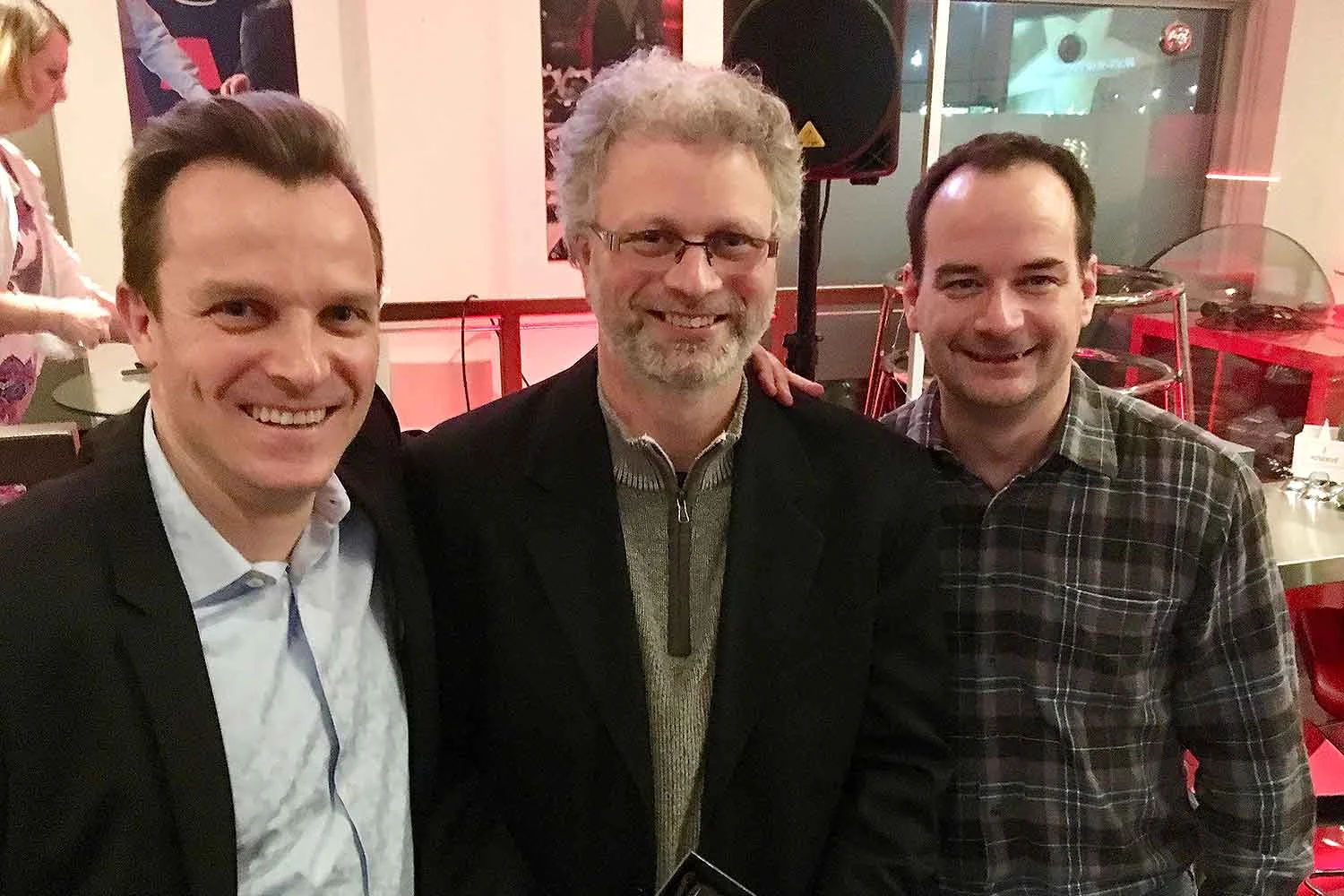 remis à Jean-Martin Simard par Christian Brochu et Gregory McConnell