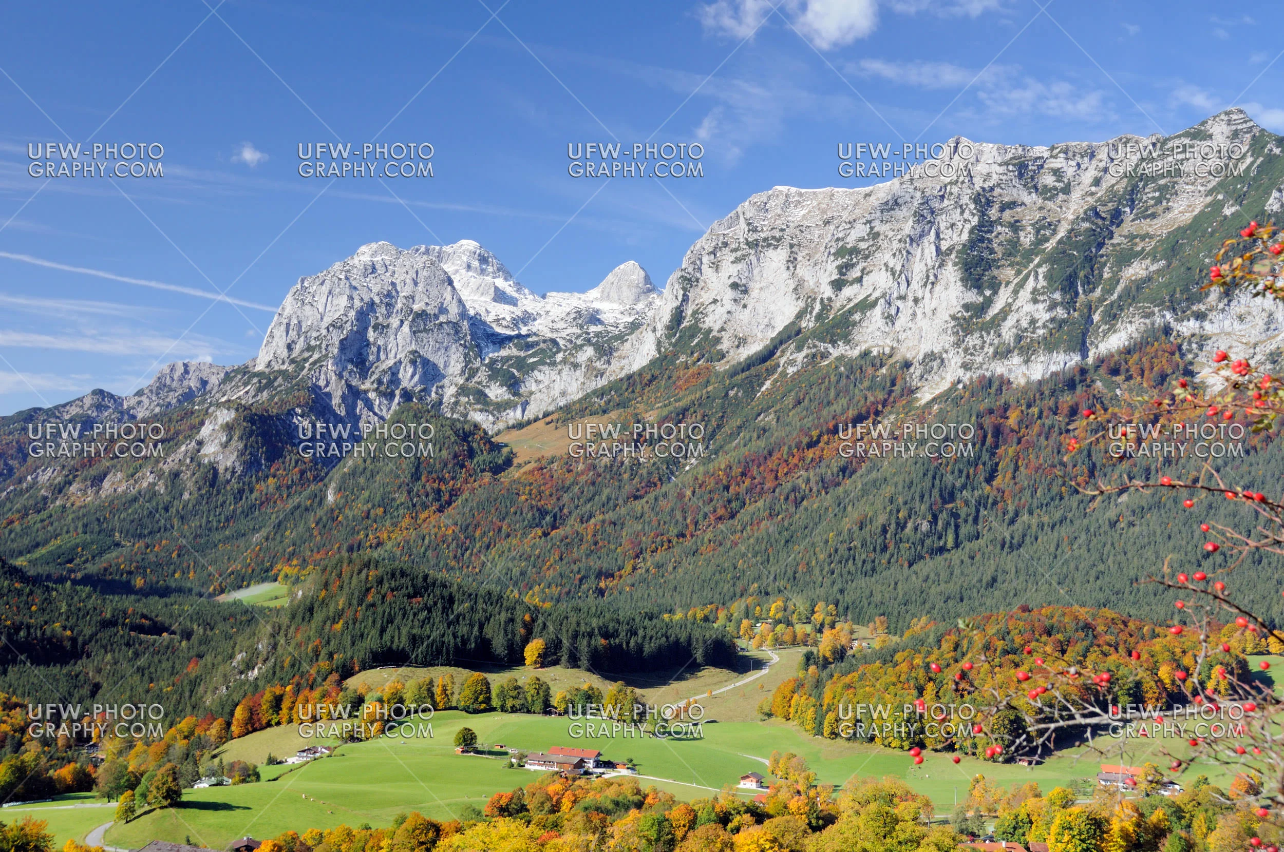 Traumhaft Großartig Bunt Gebirgstal Berge Alpen Herbst Stock Fo