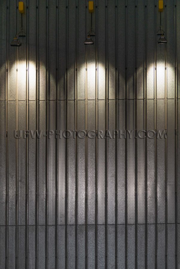 Metallwand Beleuchtet Scheinwerferlicht Abstrakt Modern Innenrau