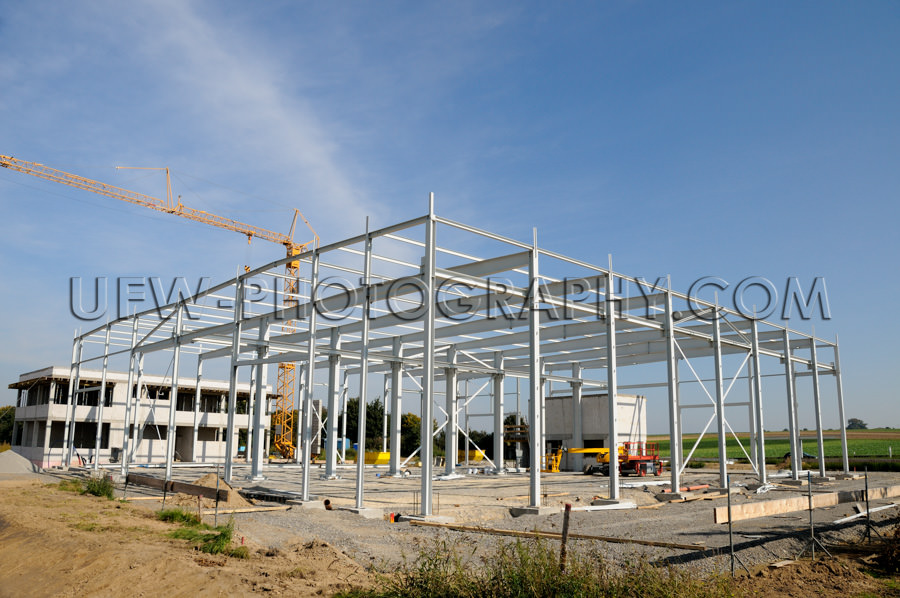 Baustelle – Neue Fabrikhalle Entsteht Tragwerk Metall Stahl Ra