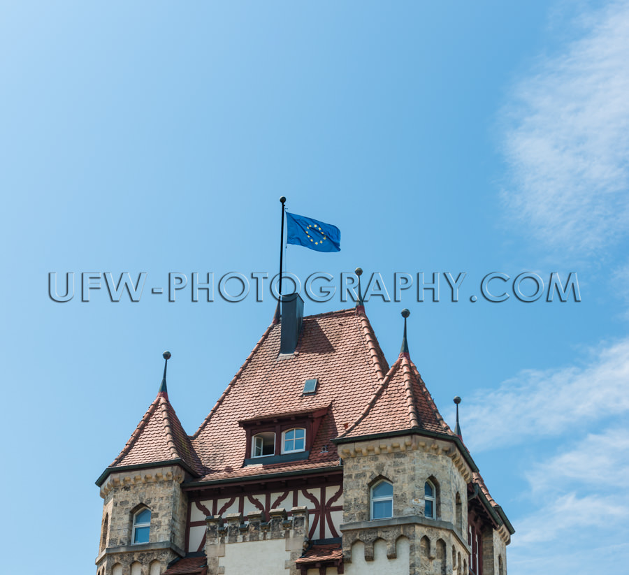 Europäische Flagge Wehen Oben Altes Gebäude Dach Schloss Blaue