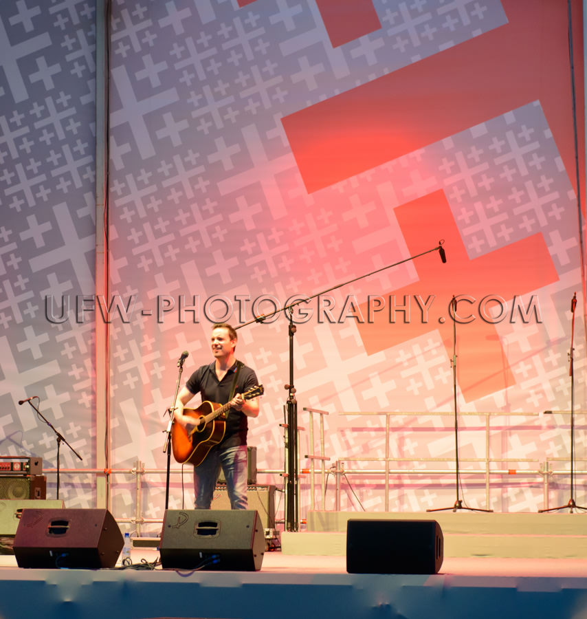 Konzertmusiker Sänger Bühne Gitarre Auftritt Stock Foto