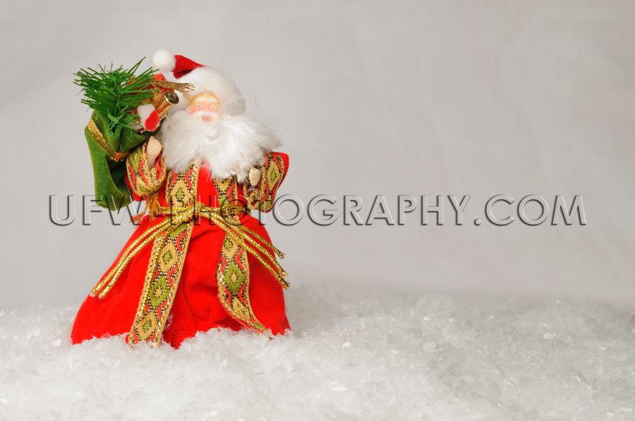 Fröhlich Weihnachtsmann Figur Stehen Deko-Schnee Rot Mantel Wei
