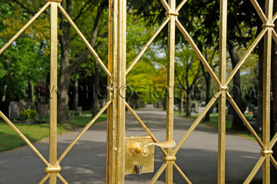 Schön Goldenes Eisentor Parkstraße Stock Foto