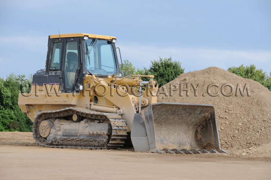 Gelb Bulldozer Raupenkette Schmutz Dreck Erdhaufen Vollformat St