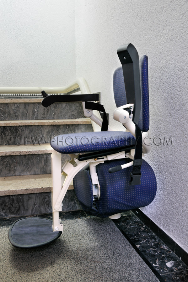 Stuhl Treppenlift Für Behinderte In Erdgeschoss Position Öffen