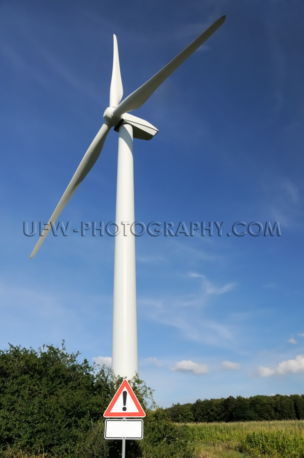 Windkraftanlage Windrad Windturbine Warndreieck Verkehrszeichen 