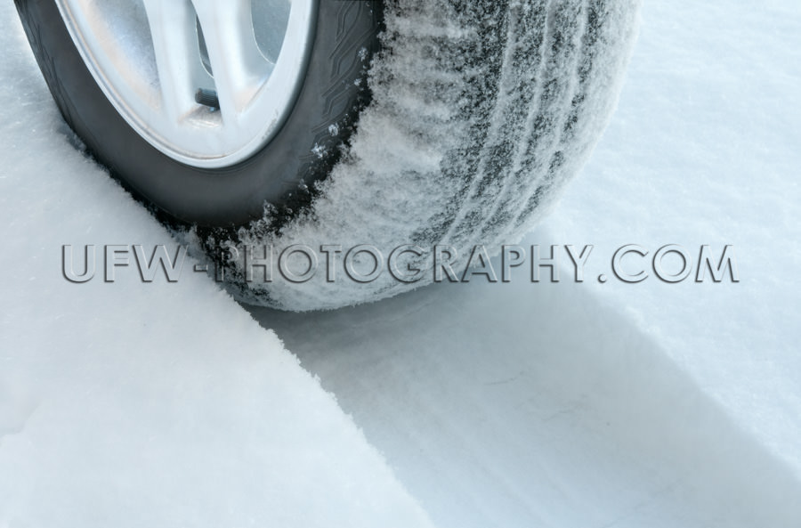 Winterreifen Schneebedeckte Straße Reifenspur Schnee Nahaufnahm