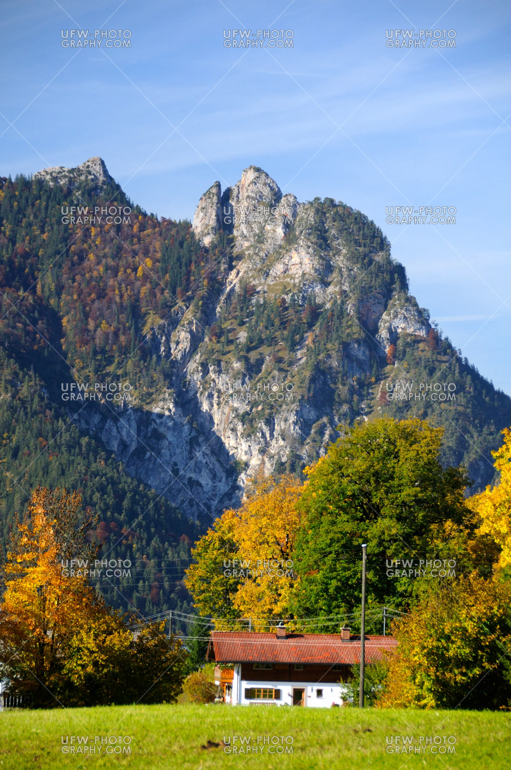 Idyllisch Bauernhaus Unterhalb Berg Schlafende Hexe Bunte Herbst