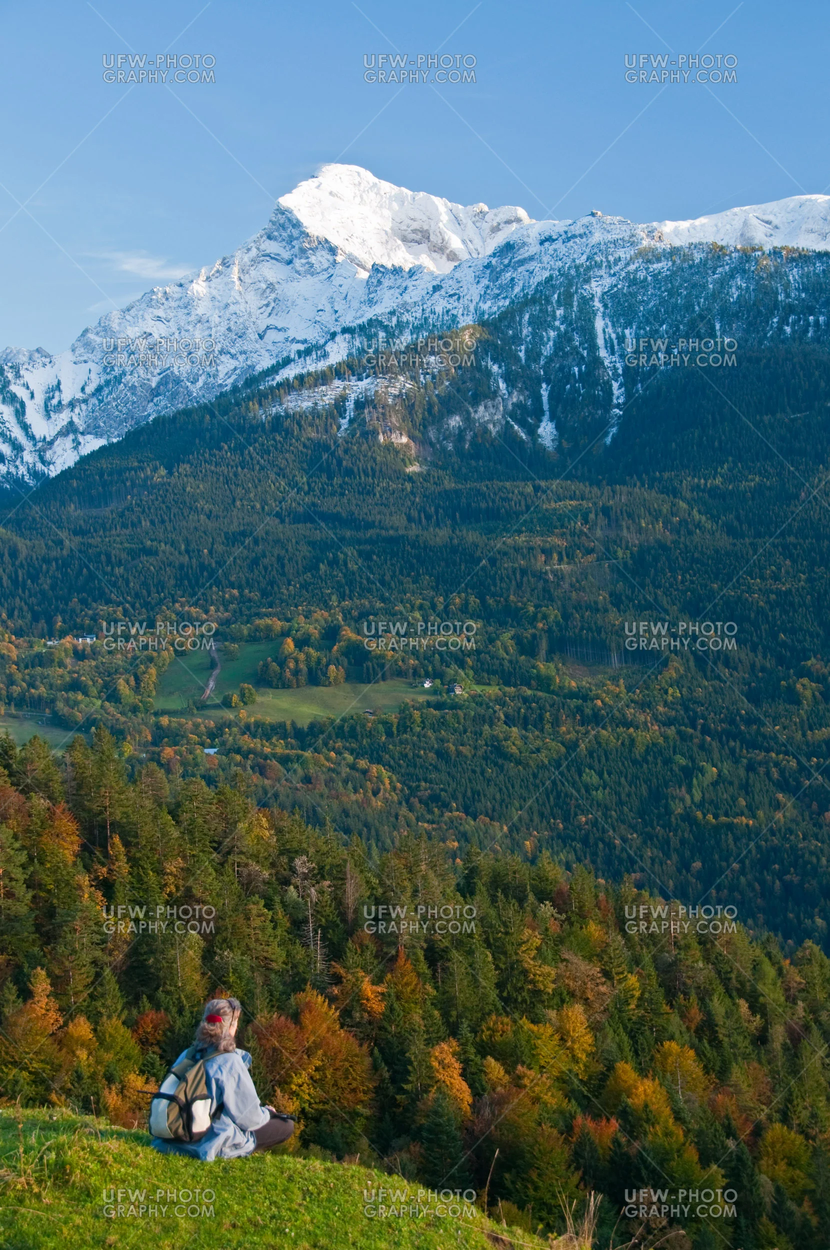 Wanderer Pause Schauen Wunderschön Herbstfarben Gebirgstal Berg