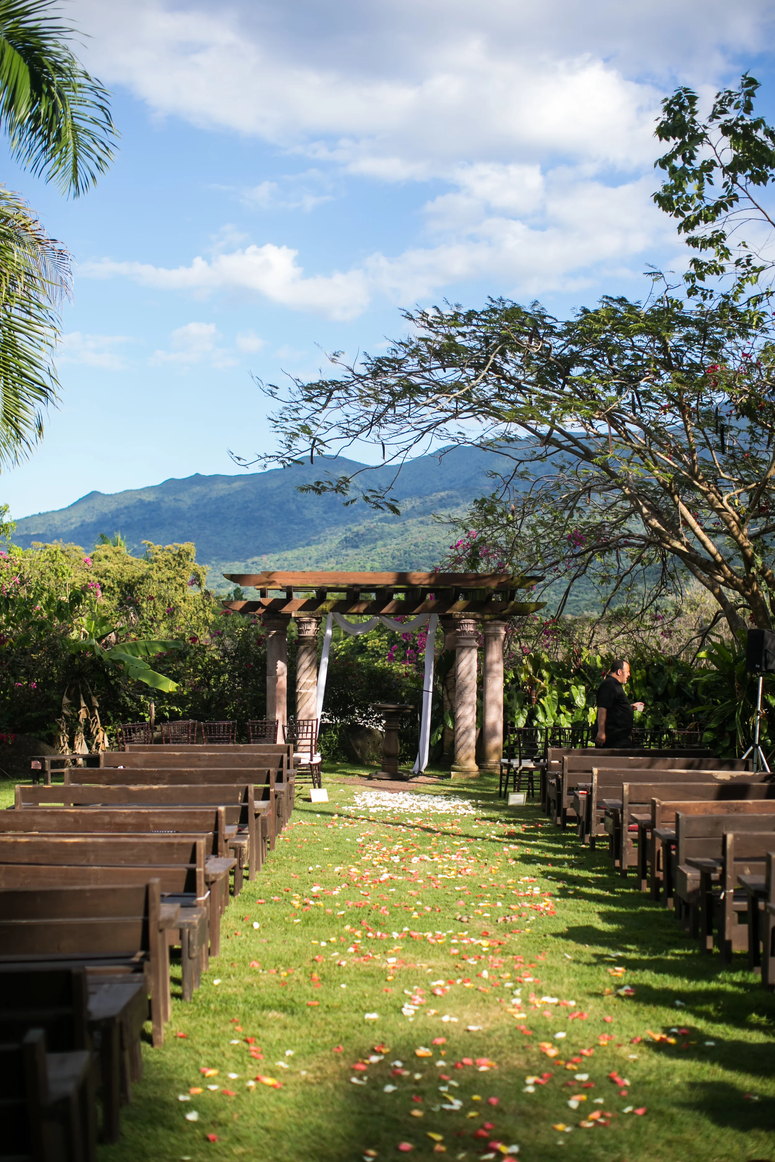 SIX REASONS WHY YOU SHOULD HAVE A DESTINATION WEDDING