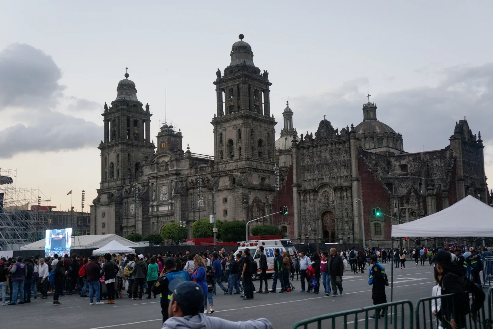  THE CATHEDRAL - THERE WAS SOME CONCERT GOING ON IN THE SQUARE AT THE TIME, SO IT WAS INCREDIBLY PACKED 