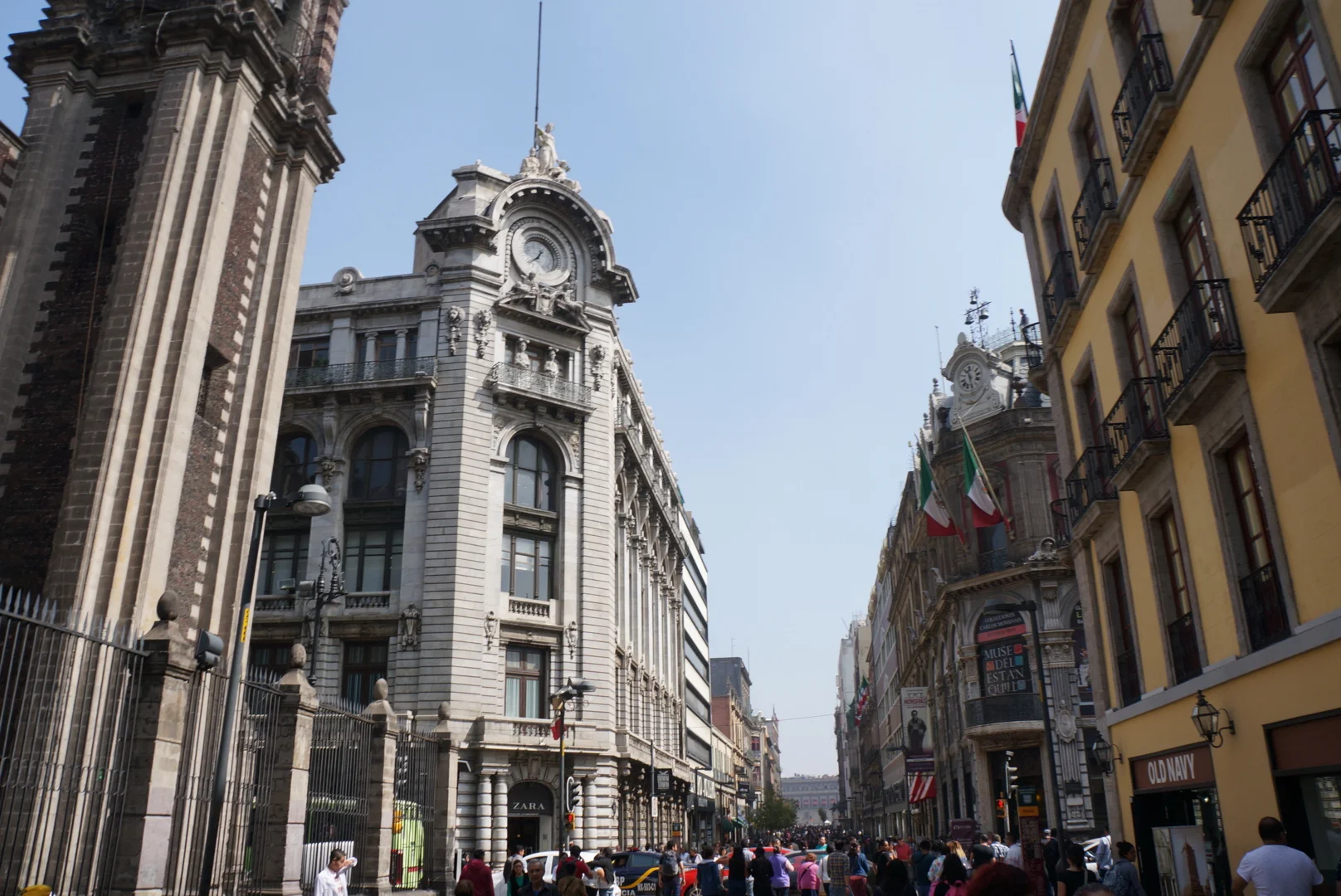  THE HOTEL IS CENTRALLY LOCATED, NEAR SHOPPING AND SIGHTSEEING 