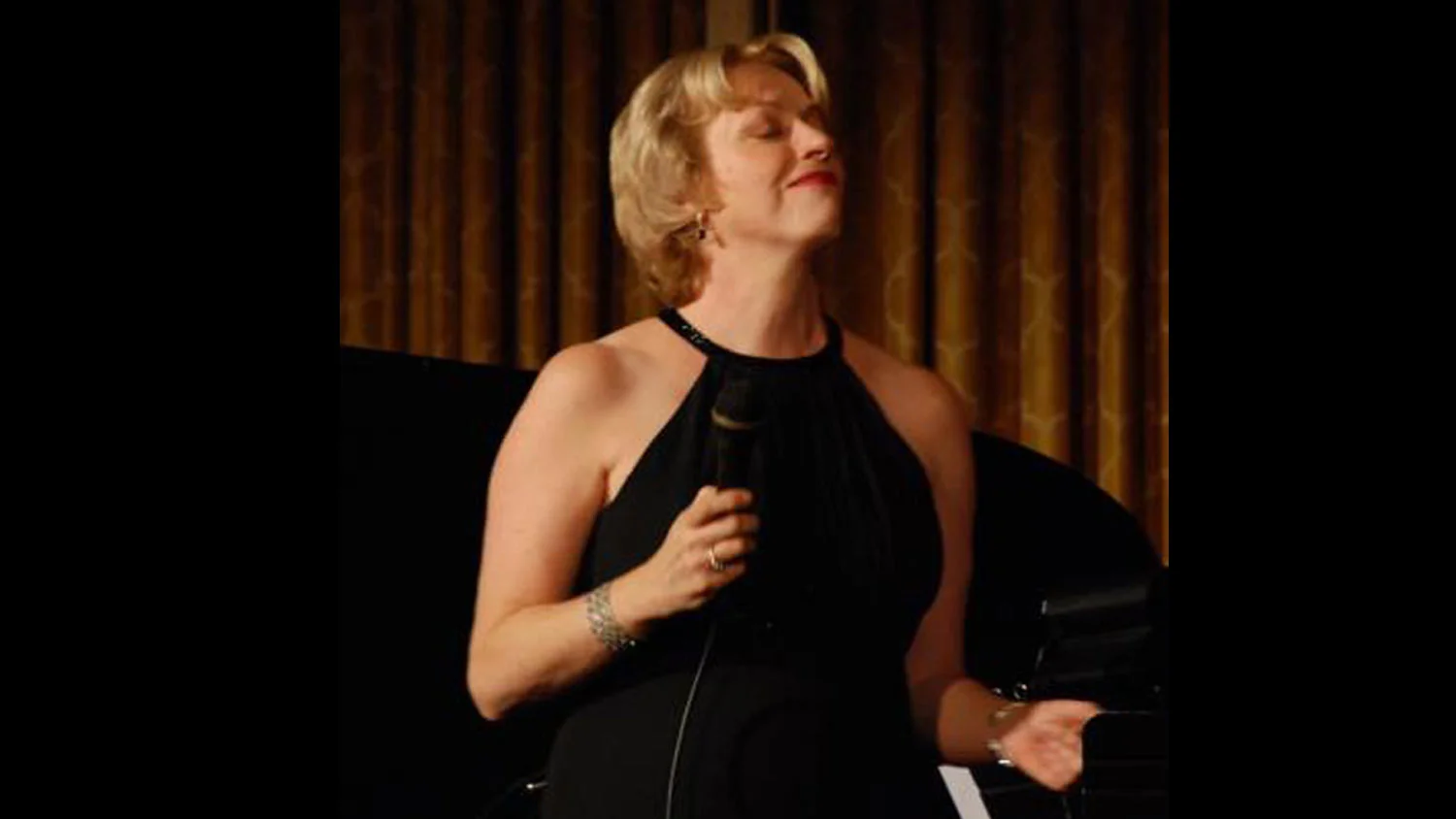 Jeanne onstage