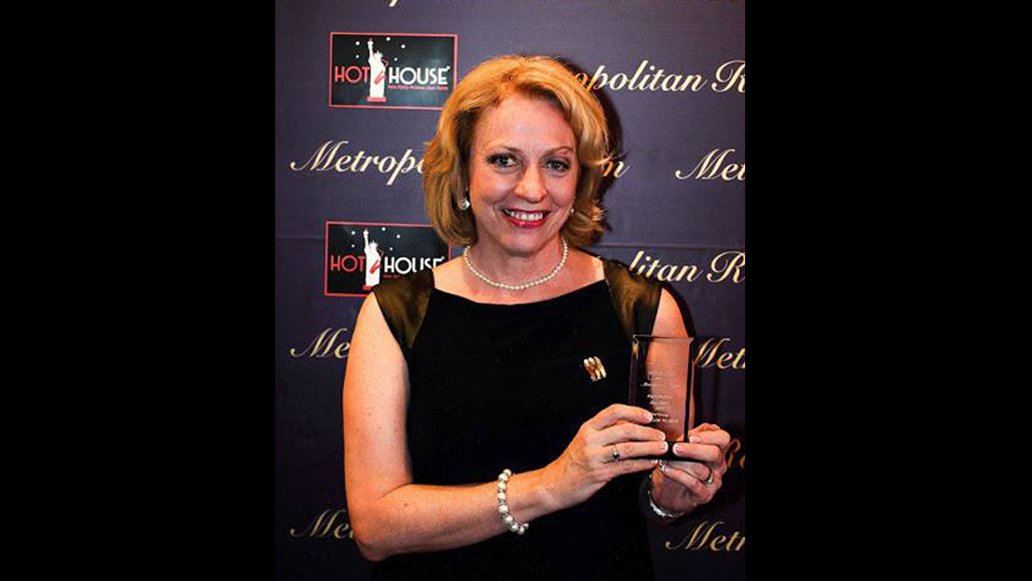   Jeanne accepting String of Pearls ‘ award for “Best Group” in the 2015 Hot House Jazz / Metropolitan Room NYC Jazz Fans Decision  