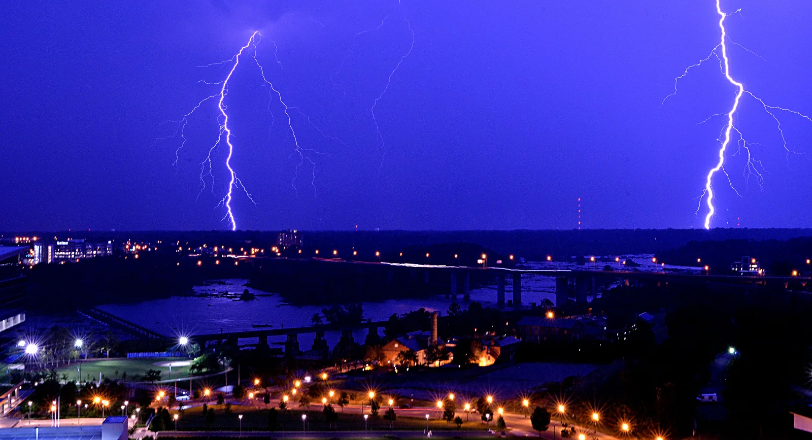 lightning_alt_sm.jpg