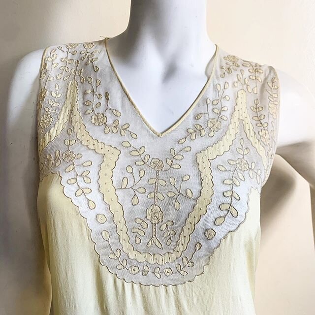 This 1930s buttercream silk and net moment is waiting for you @thevintageshow online shop along with amazing pieces from the Manhattan Vintage vendor fam.  Be sure and check it out! 🧁