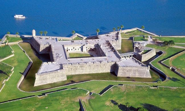 http://augustine.com/thing-to-do/castillo-de-san-marcos
